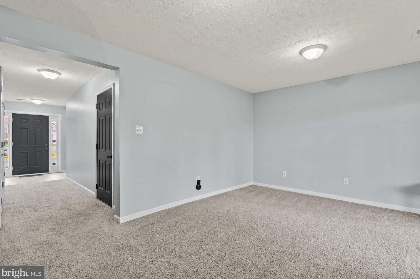 8240 Ramseur Pl, Manassas VA  20109-1905 exterior