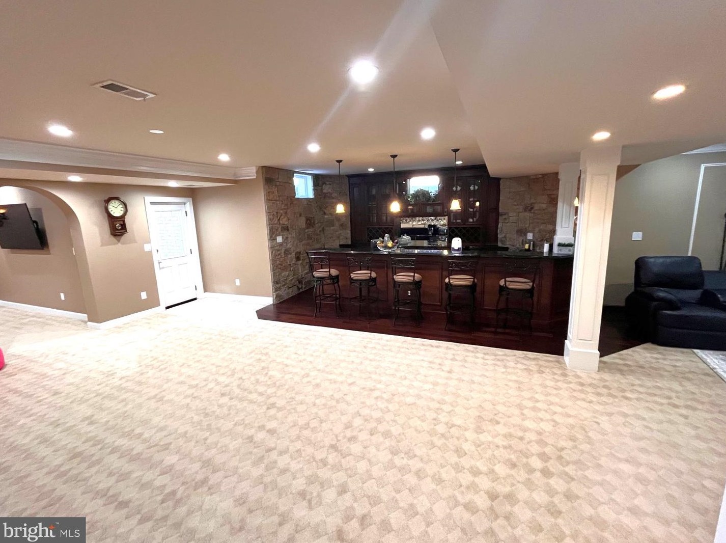 4757 Charter Ct, Woodbridge, VA 22192