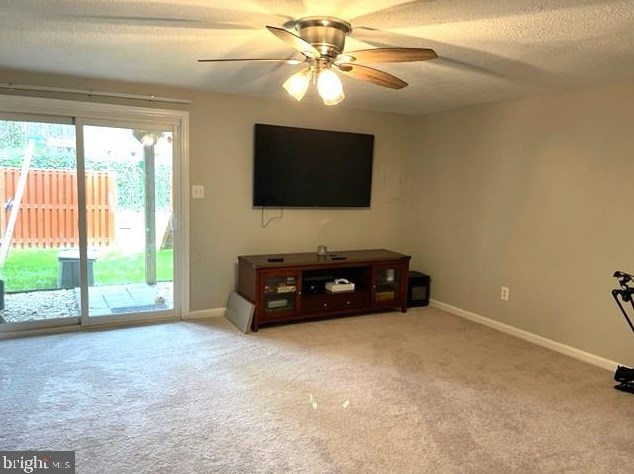 15069 Mill Spring Dr, Dumfries VA  22025-1078 exterior