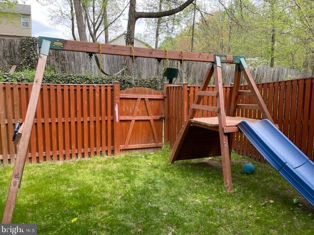 15069 Mill Spring Dr, Dumfries VA  22025-1078 exterior