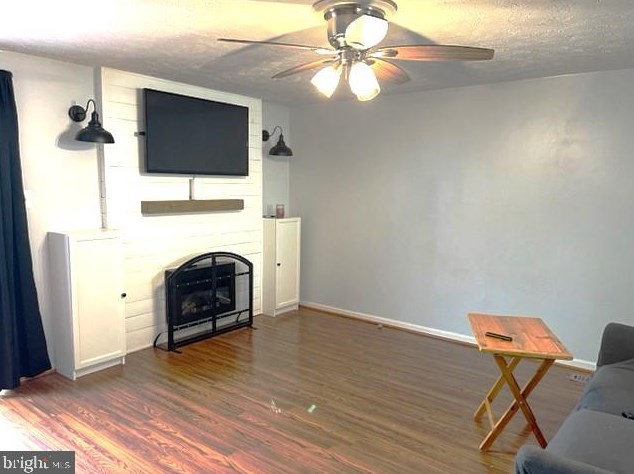 15069 Mill Spring Dr, Dumfries VA  22025-1078 exterior