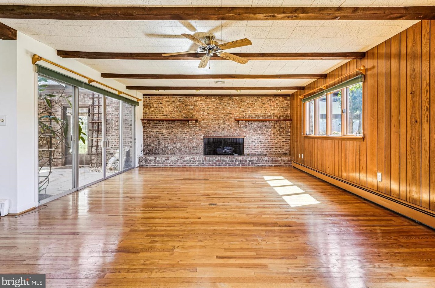 8405 Sunset Dr, Manassas VA  20110-3827 exterior