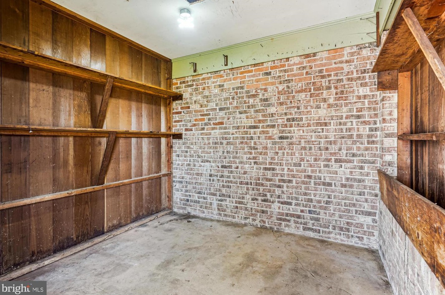 8405 Sunset Dr, Manassas VA  20110-3827 exterior