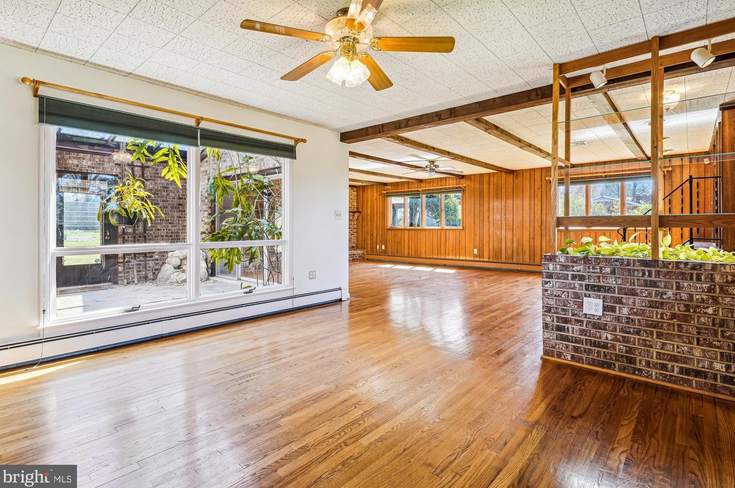 8405 Sunset Dr, Manassas VA  20110-3827 exterior