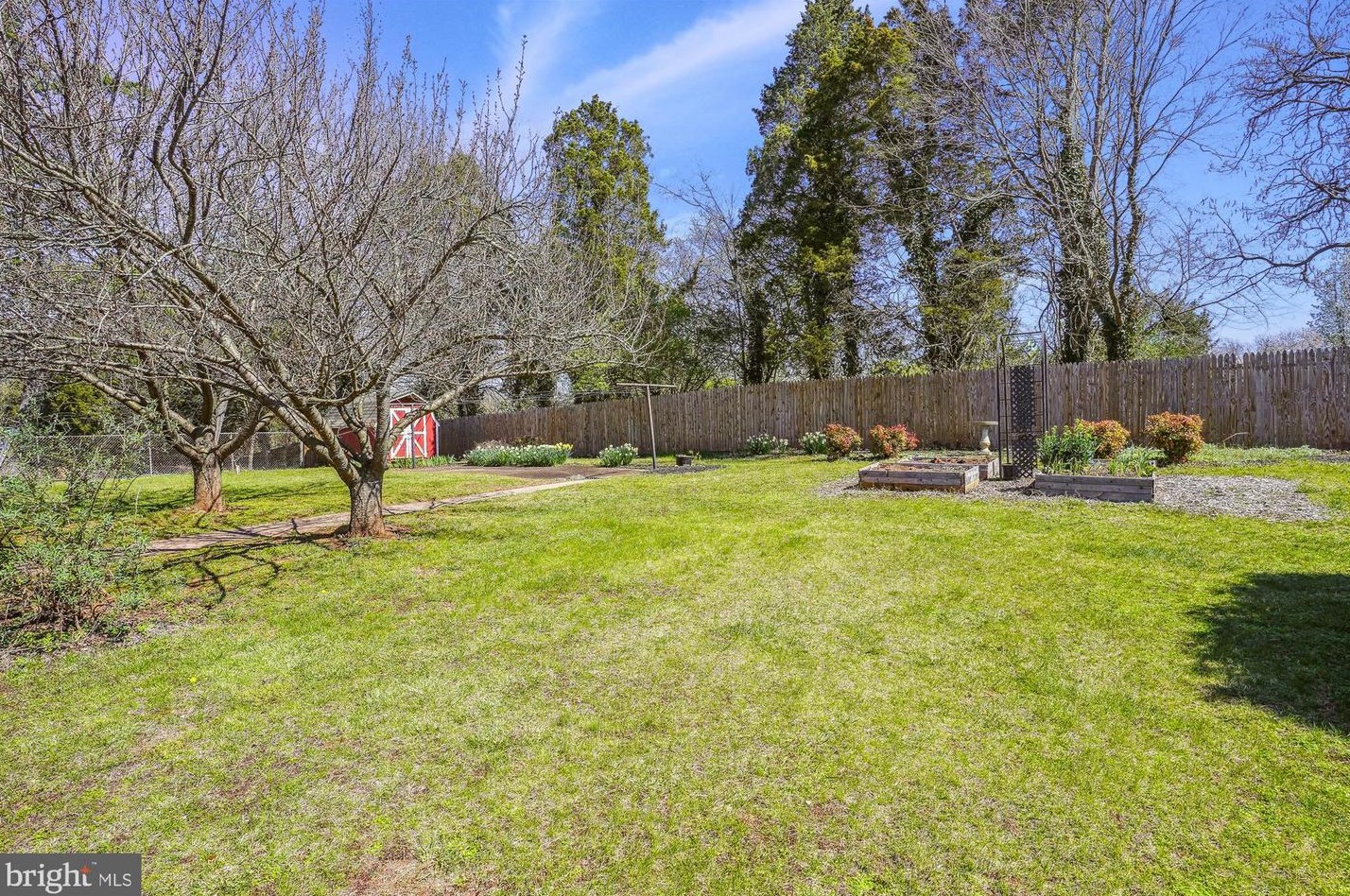 8405 Sunset Dr, Manassas VA  20110-3827 exterior