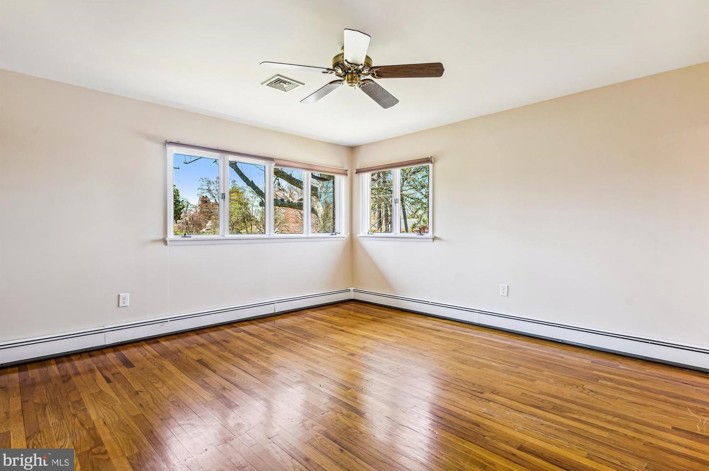 8405 Sunset Dr, Manassas VA  20110-3827 exterior