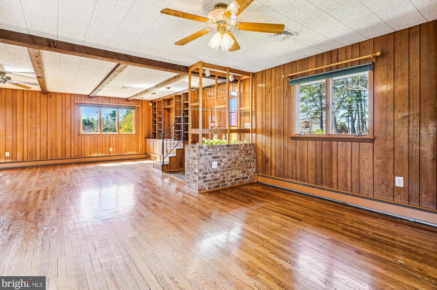 8405 Sunset Dr, Manassas VA  20110-3827 exterior