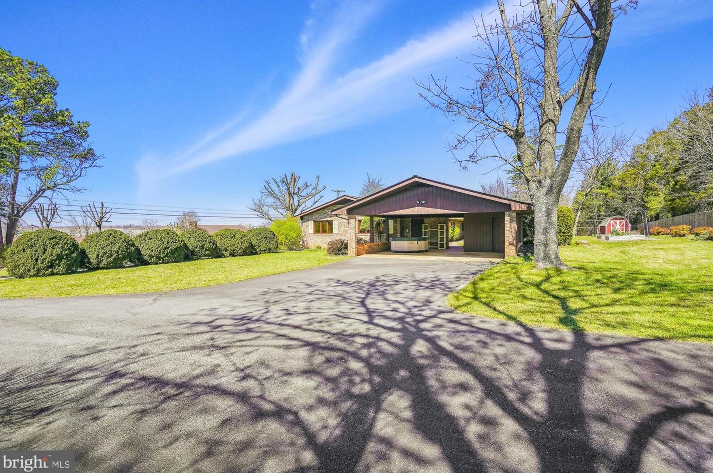 8405 Sunset Dr, Manassas VA  20110-3827 exterior