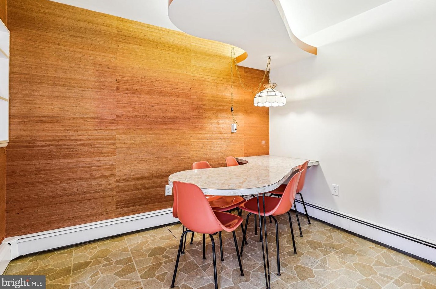 8405 Sunset Dr, Manassas VA  20110-3827 exterior