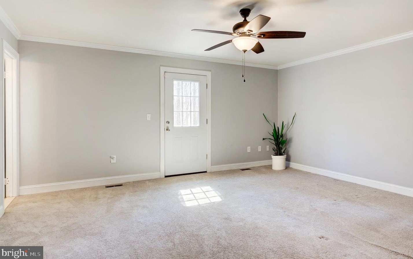 6111 Occoquan Forest Dr, Manassas VA  20112-3034 exterior
