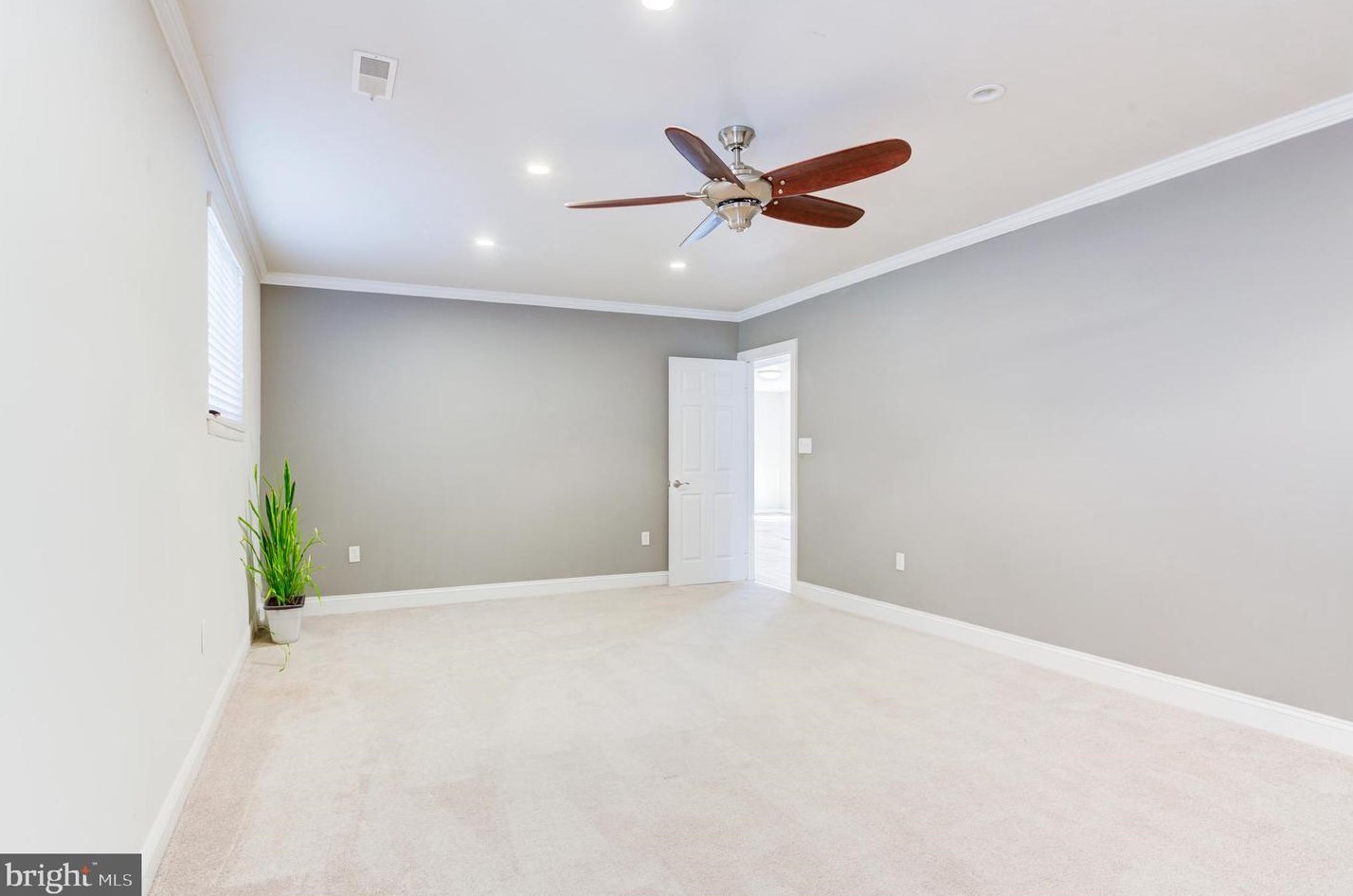 6111 Occoquan Forest Dr, Manassas VA  20112-3034 exterior