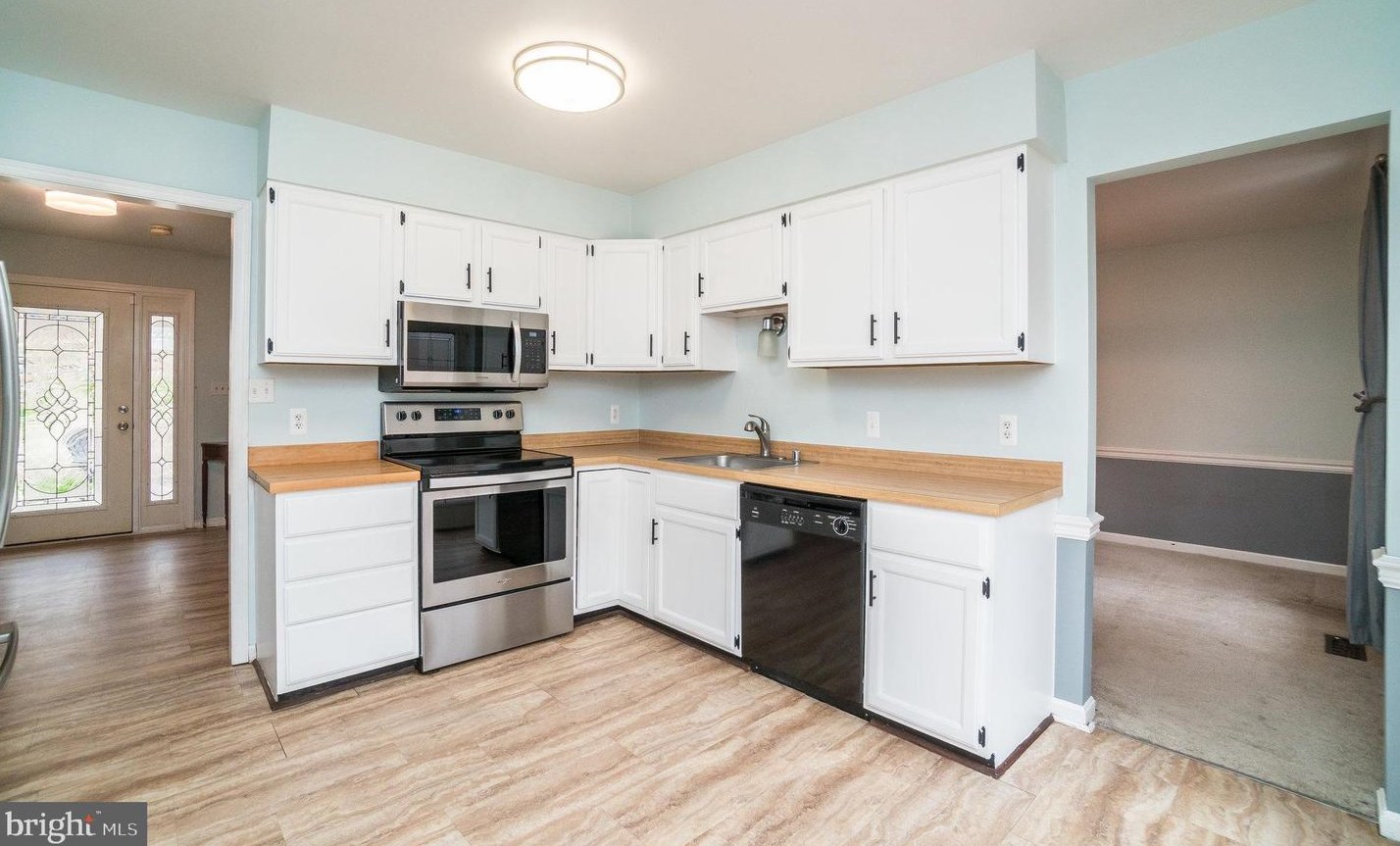 13374 Marie Dr, Manassas VA  20112-4718 exterior