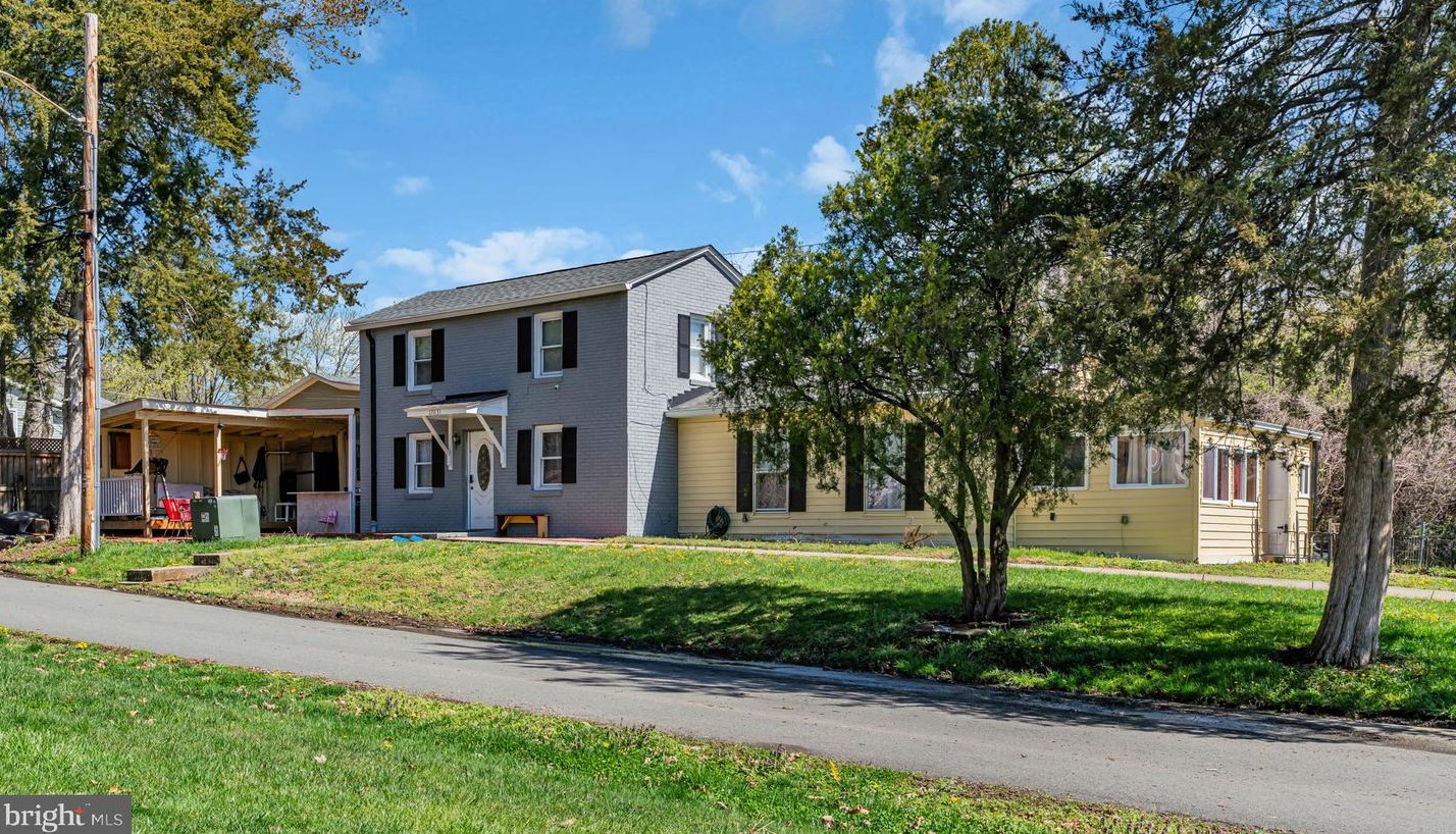 17631 Washington St, Dumfries, VA 22026