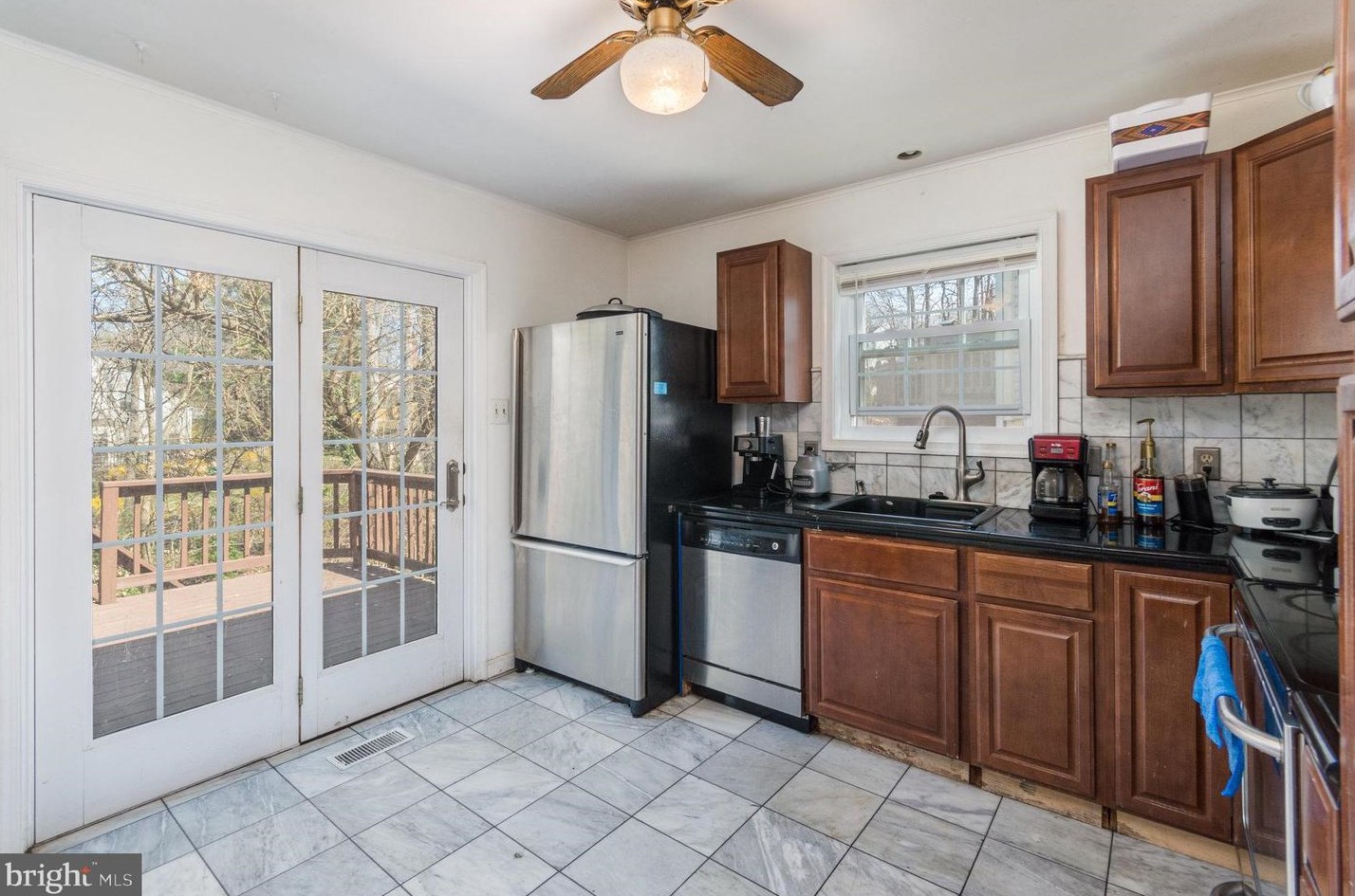 11969 Home Guard Dr, Woodbridge VA  22192-1038 exterior