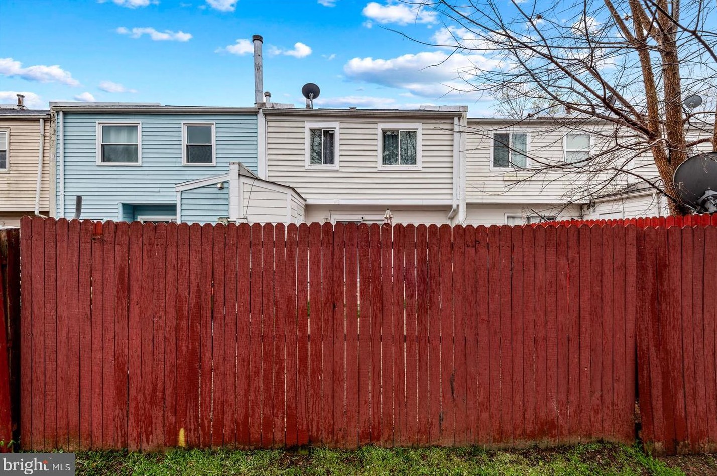 8186 Community Dr, Manassas VA  20109-3551 exterior