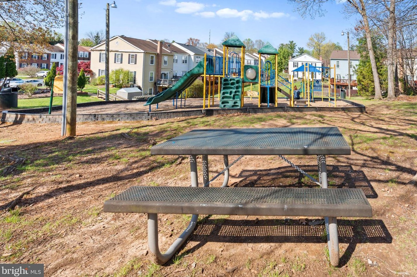 14857 Swallow Ct, Woodbridge VA  22193-1868 exterior