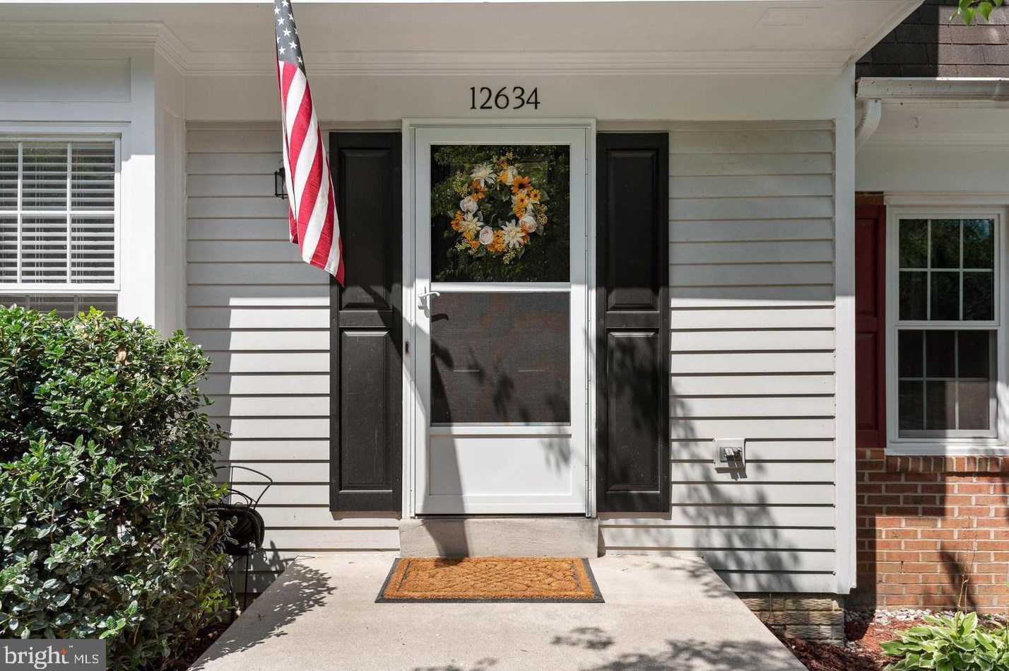 12634 Monarch Ct, Woodbridge, VA 22192