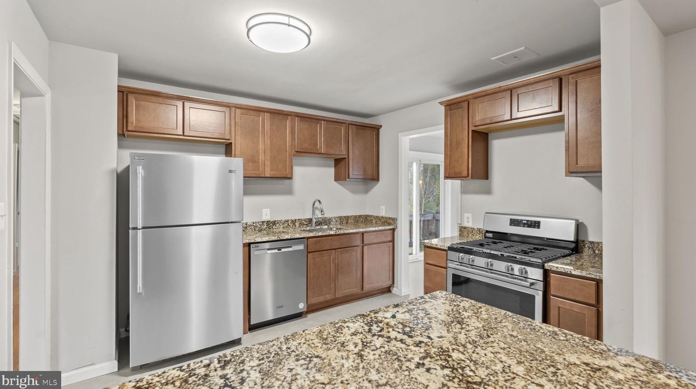 14735 Darbydale Ave, Woodbridge, VA 22193