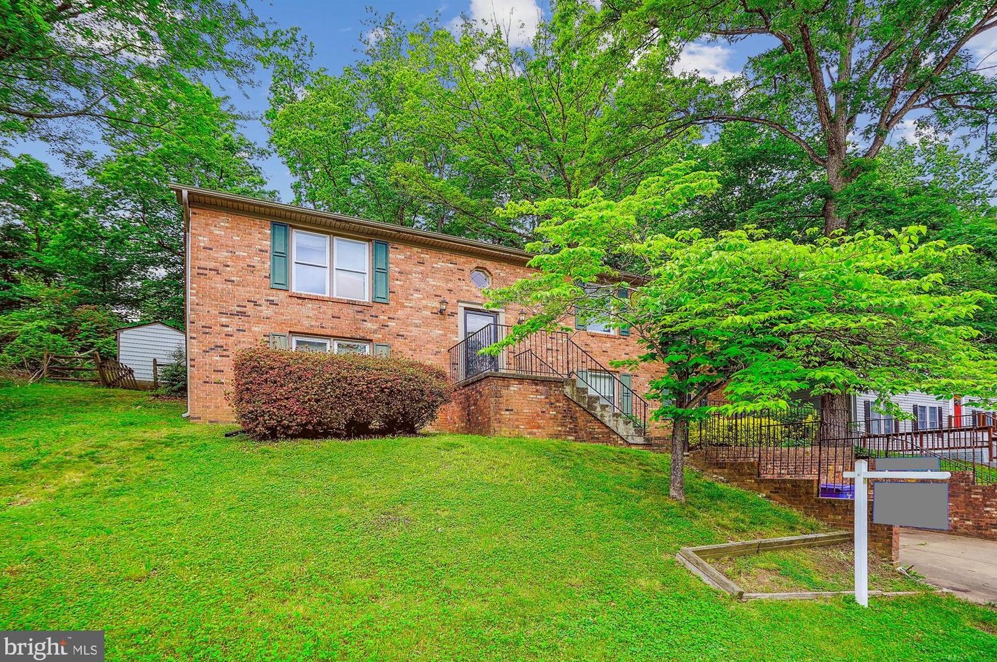 15712 Brandywine Rd, Dumfries, VA 22025-1712