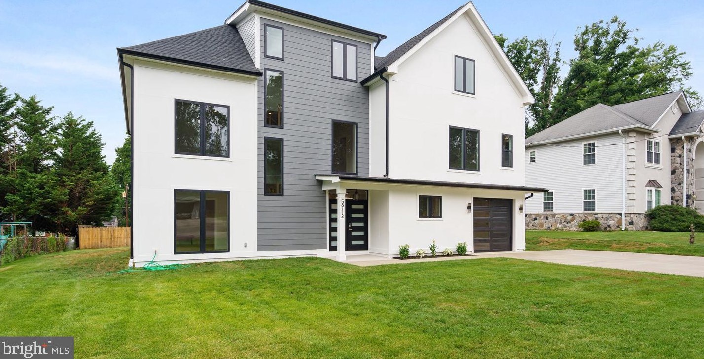 8709 Yorkshire Ln, Manassas, VA 20111
