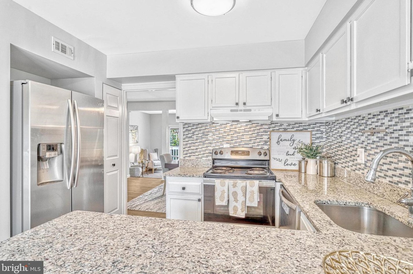 12767 Cara Dr, Woodbridge VA  22192-2734 exterior