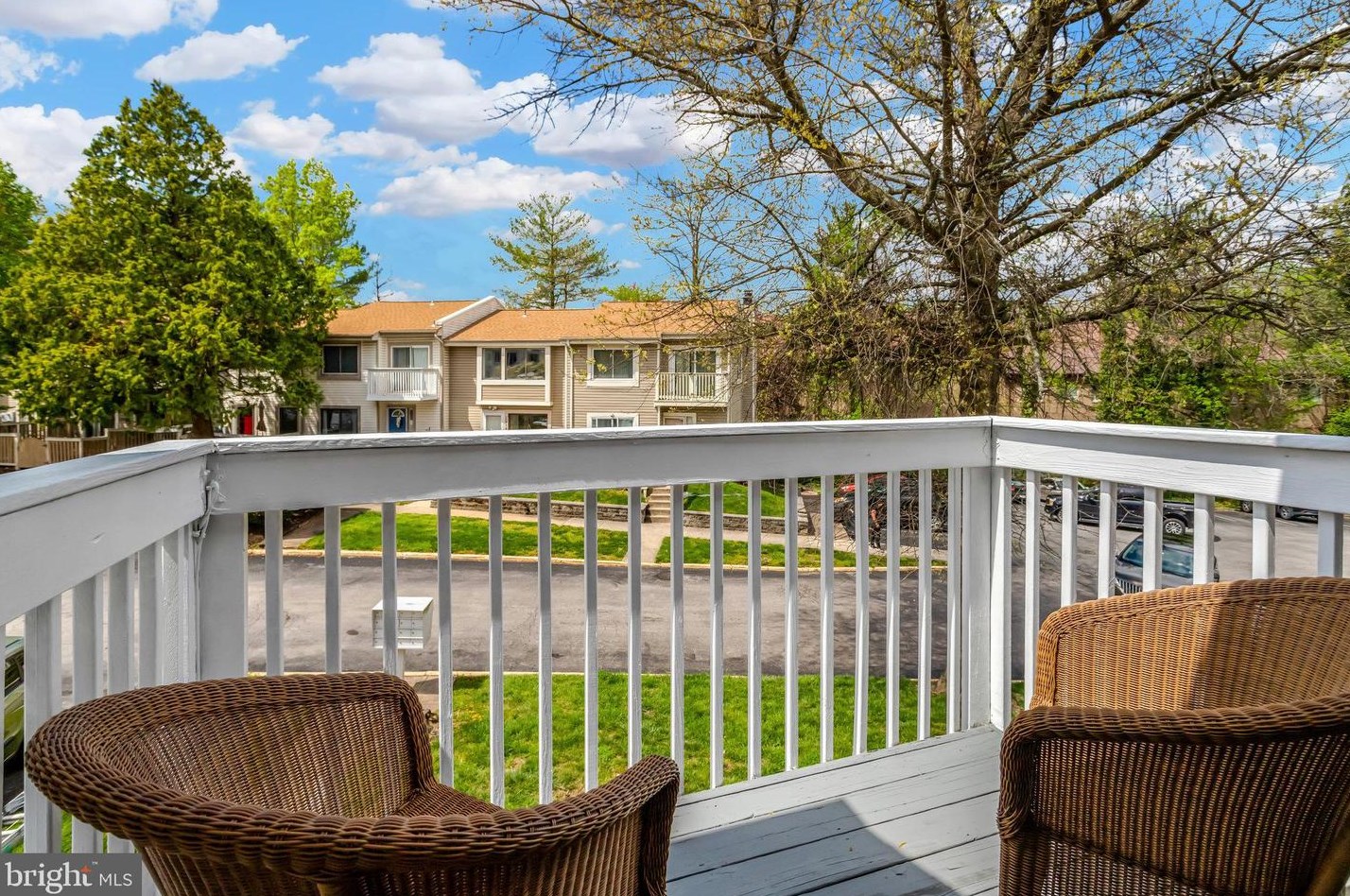 12767 Cara Dr, Woodbridge VA  22192-2734 exterior