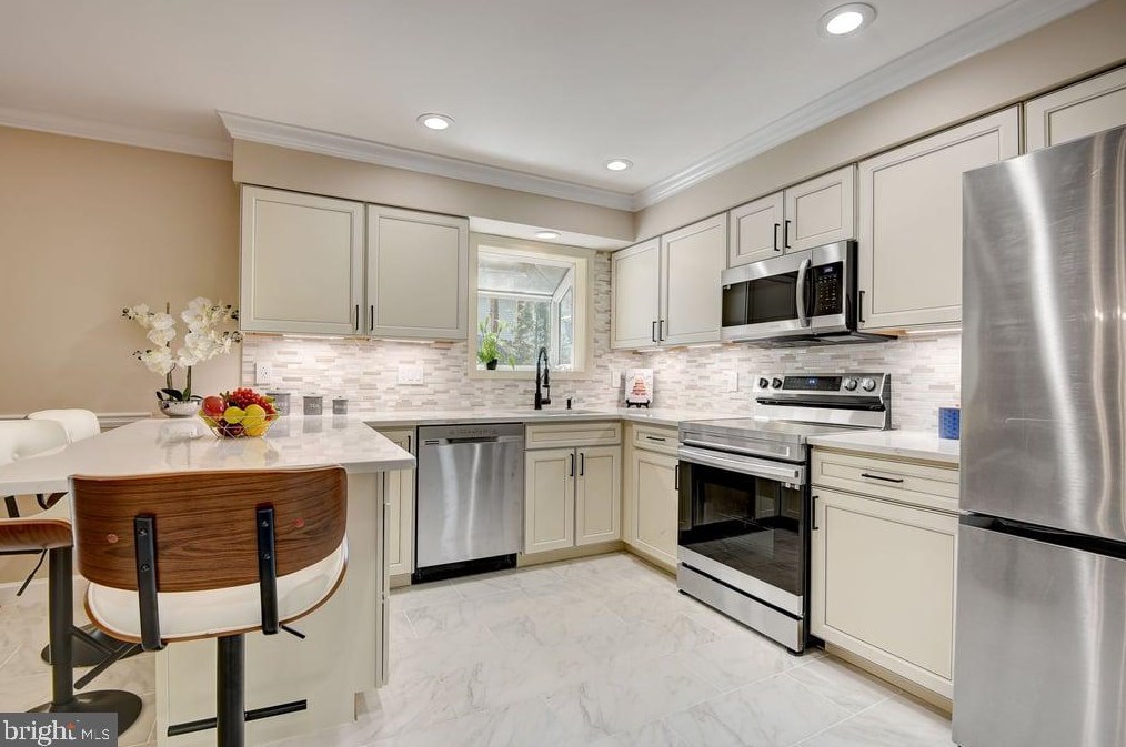 10261 Wallwood Dr, Manassas, VA 20111
