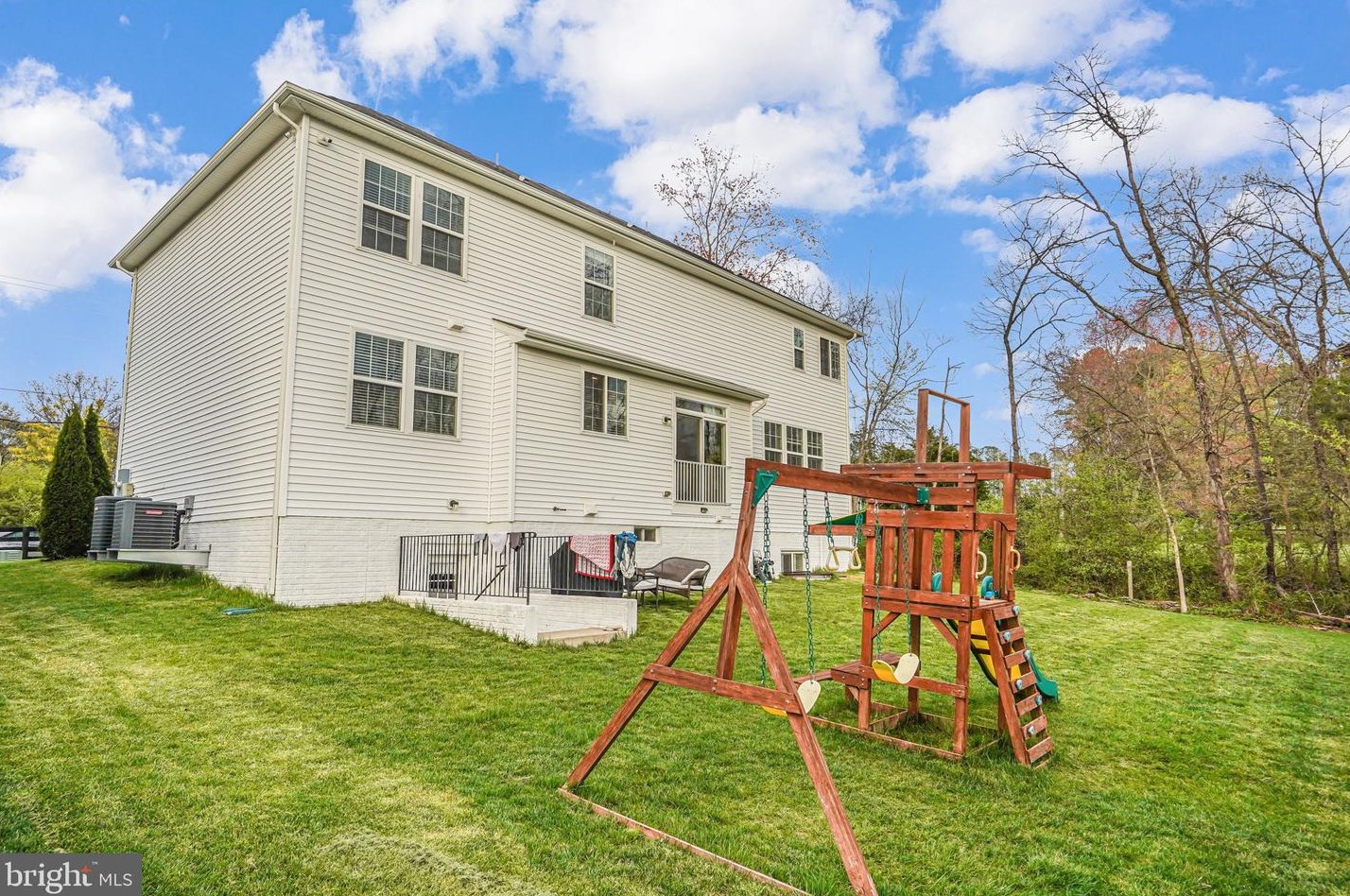 12209 Jennell Dr, Bristow VA  20136-1127 exterior