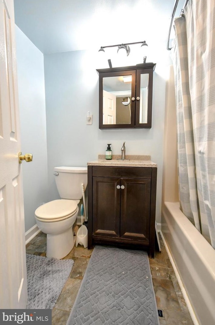 7201 Kings Arm Dr, Manassas VA  20112-3236 exterior