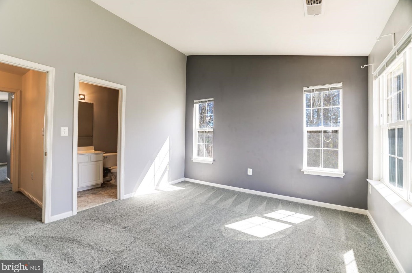 3581 Sherbrooke Cir, Woodbridge VA  22192-7033 exterior