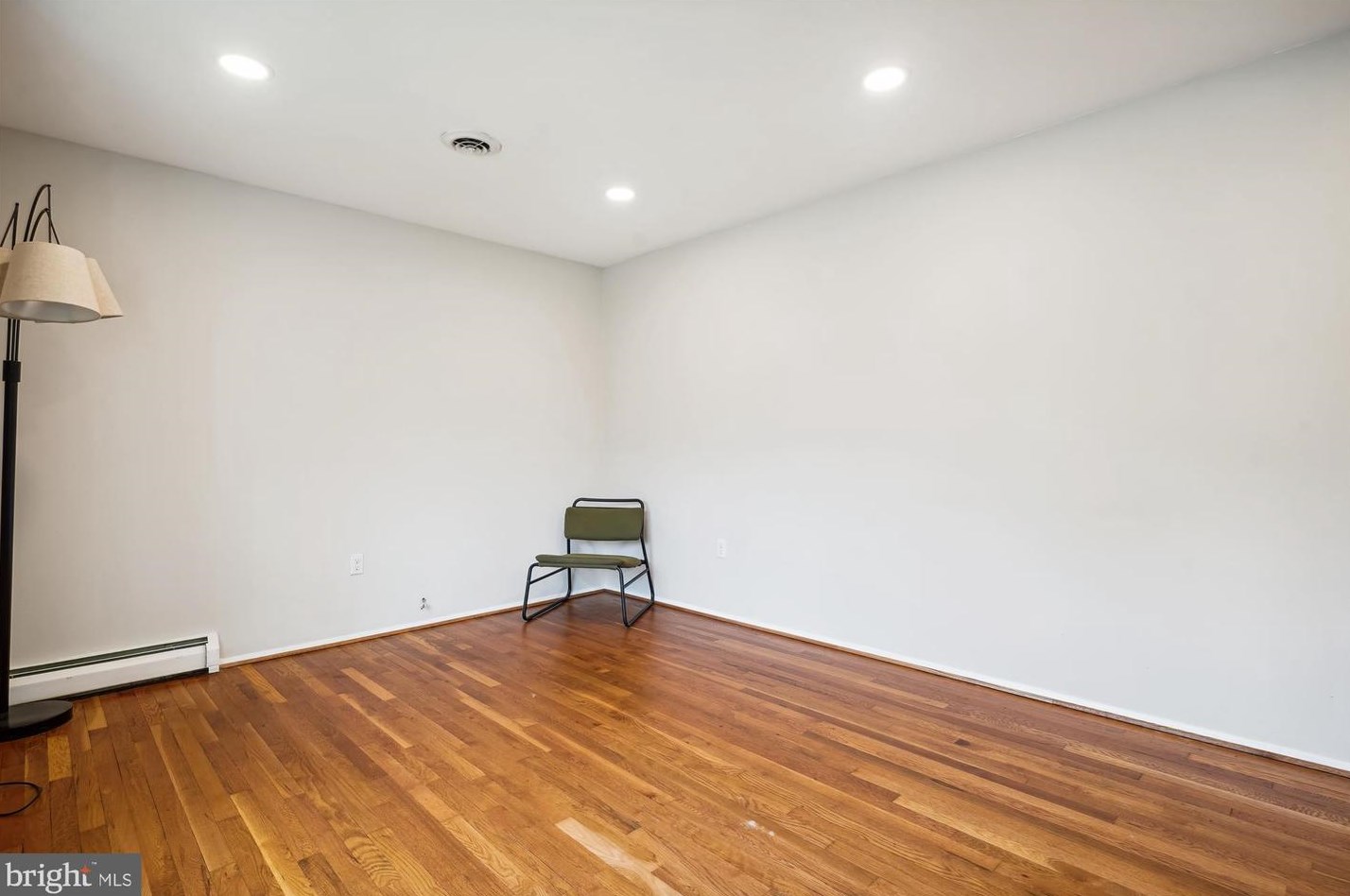 14330 Belleville Ave, Woodbridge VA  22193-1403 exterior