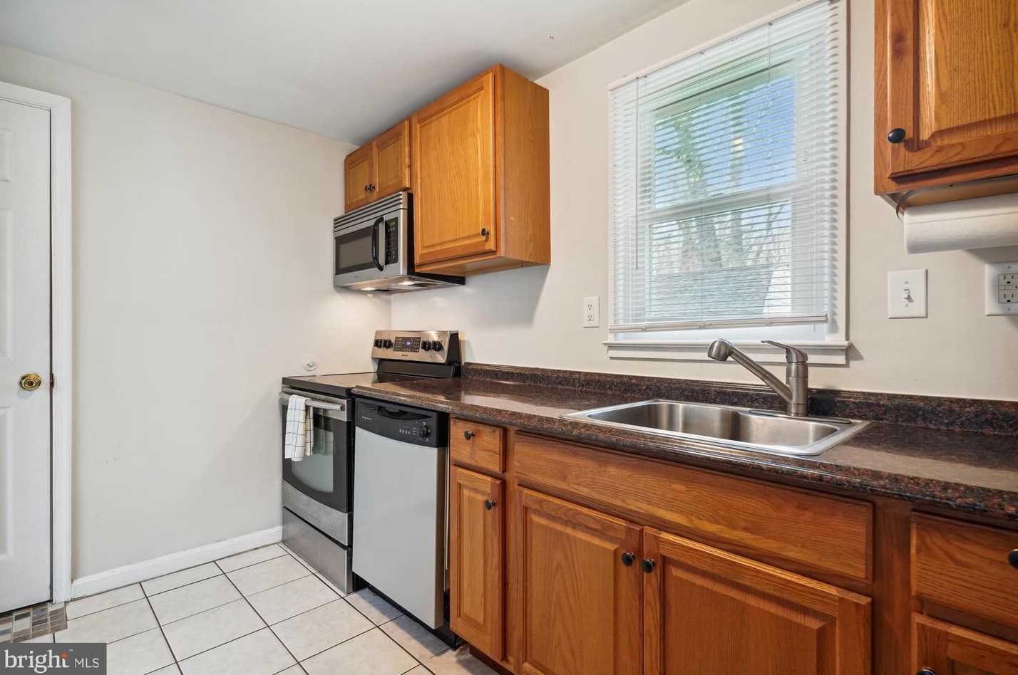 14330 Belleville Ave, Woodbridge VA  22193-1403 exterior