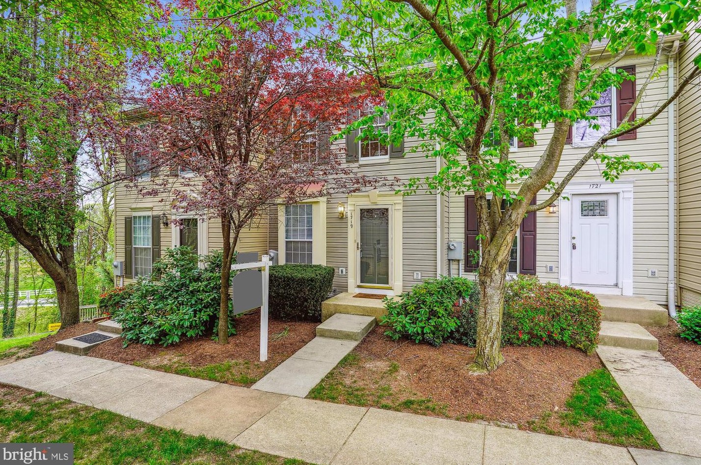 1719 Vonnies View Ct, Woodbridge VA  22192-5606 exterior