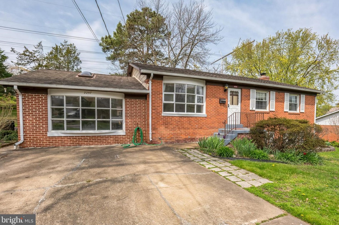 2257 W Longview Dr, Woodbridge, VA 22191