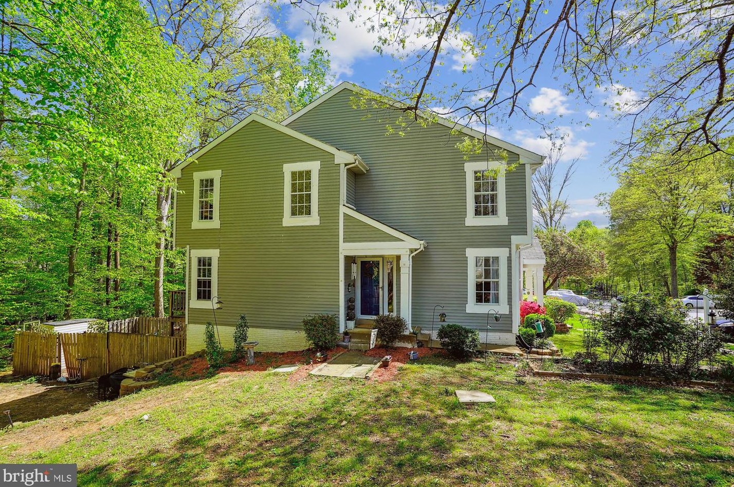 15243 Streamside Ct, Dumfries VA  22025-5201 exterior