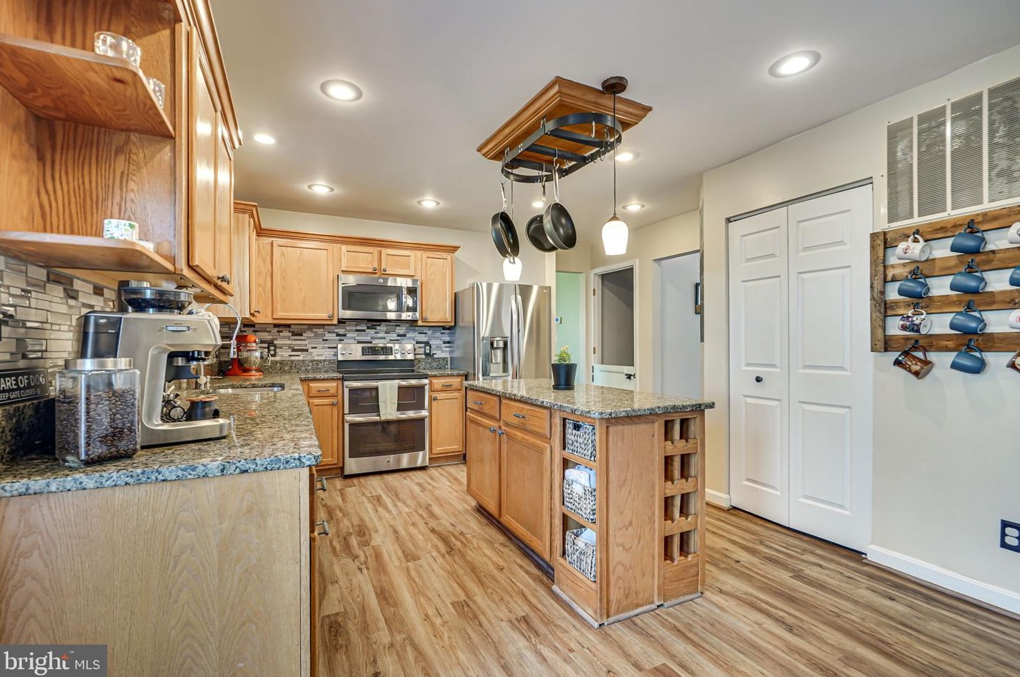 15792 Beau Ridge Dr, Woodbridge VA  22193-1028 exterior