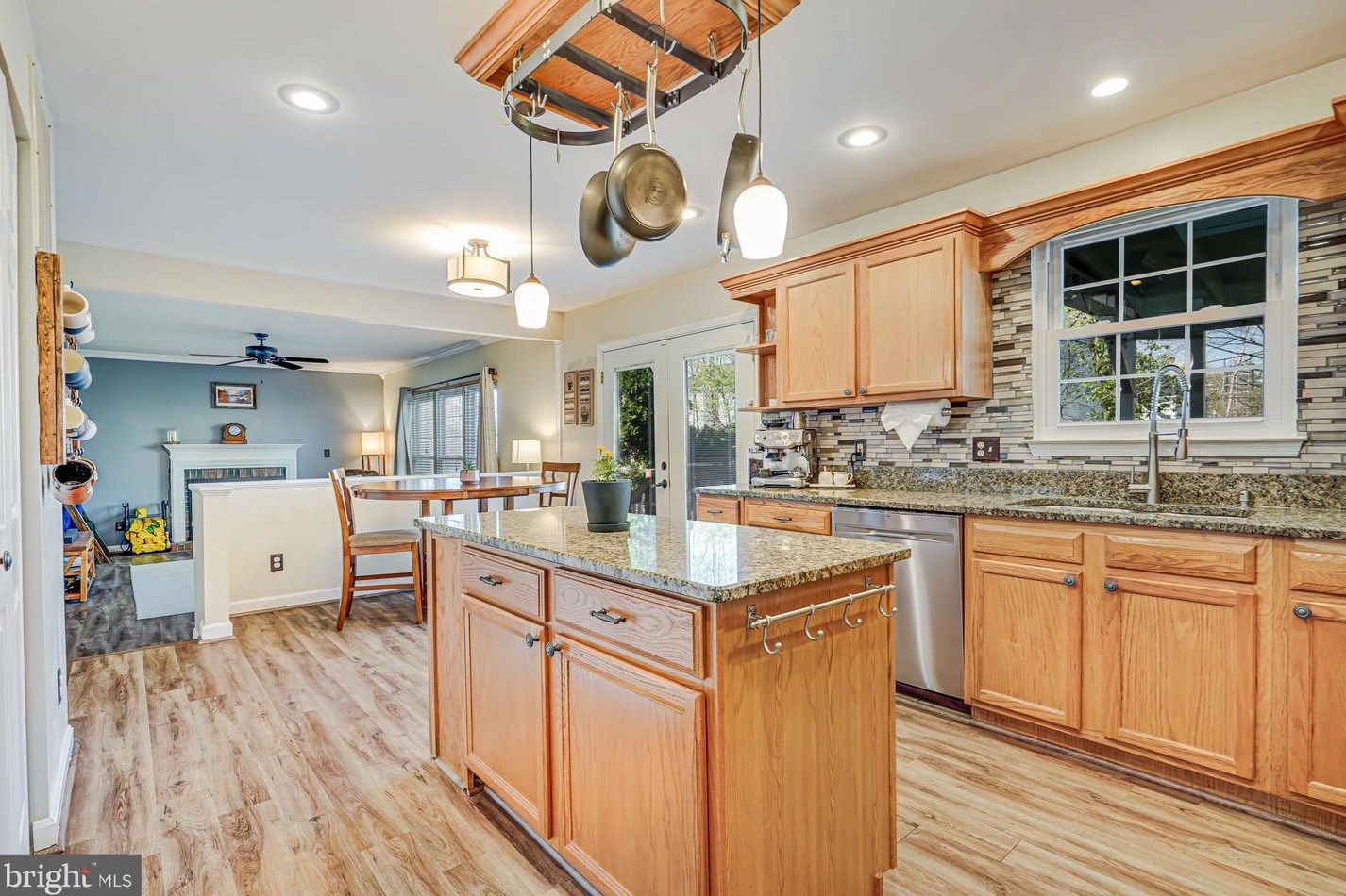 15792 Beau Ridge Dr, Woodbridge VA  22193-1028 exterior