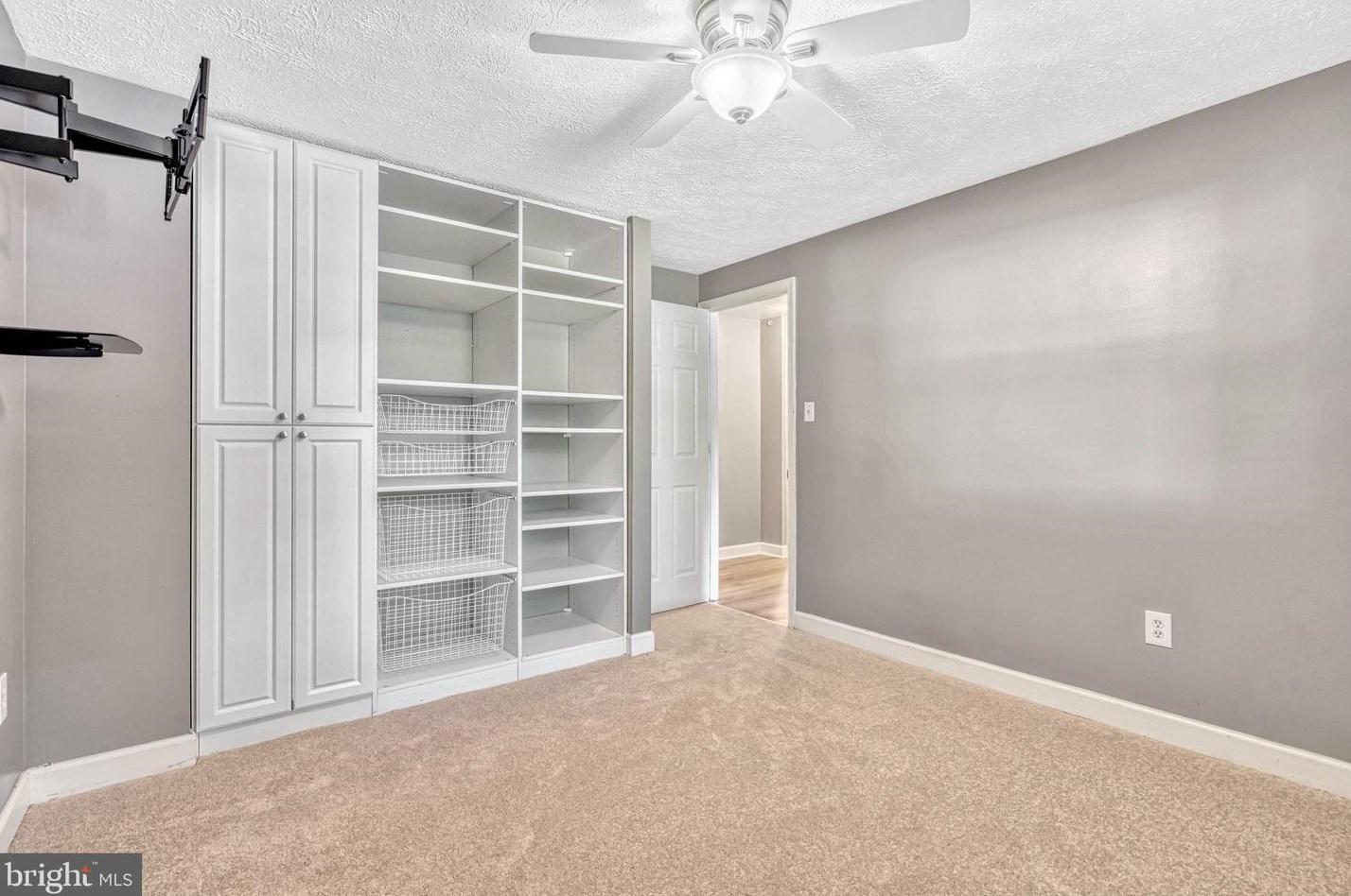 16000 Normandy Ct, Woodbridge VA  22191-4321 exterior
