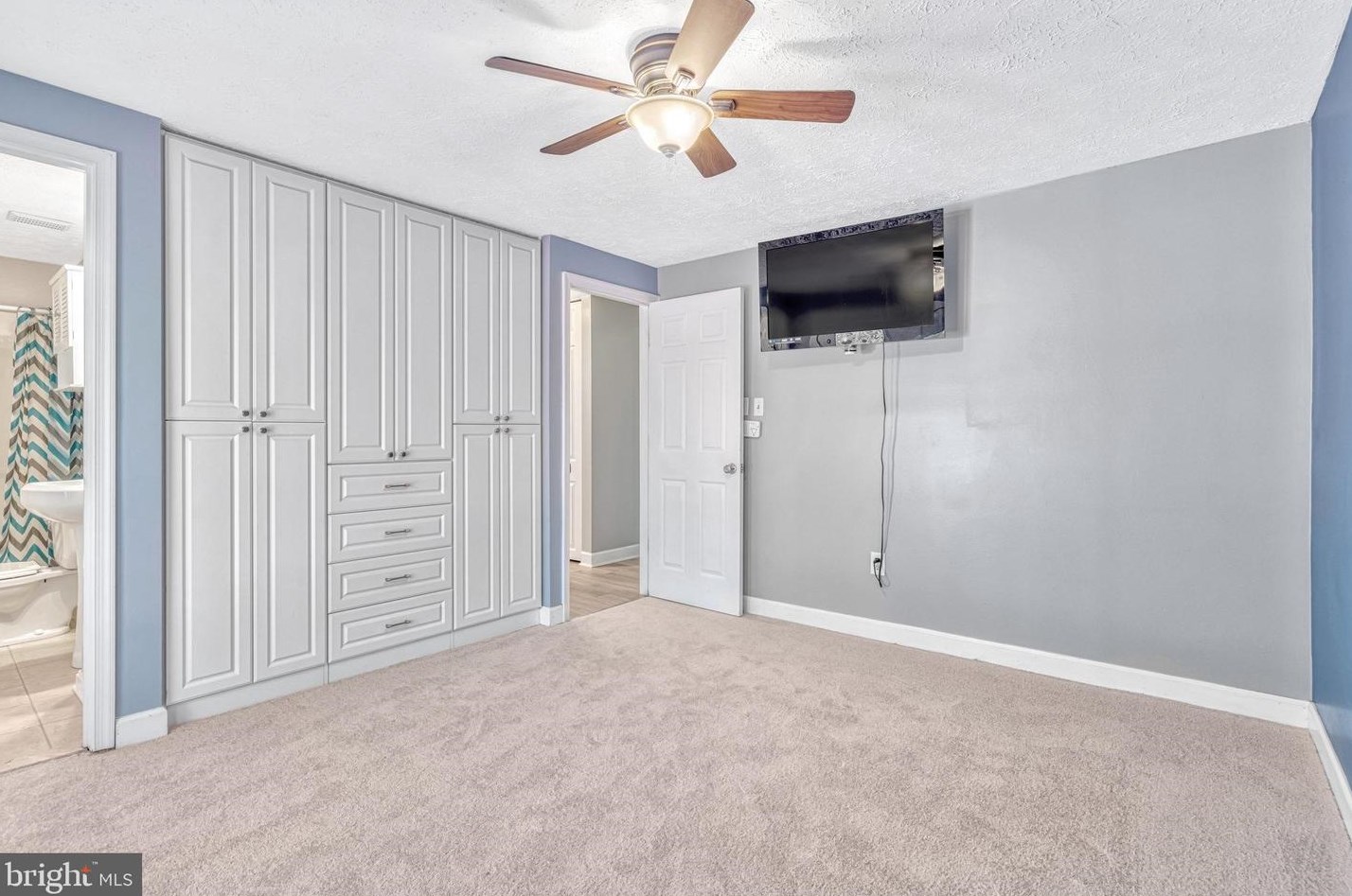 16000 Normandy Ct, Woodbridge VA  22191-4321 exterior