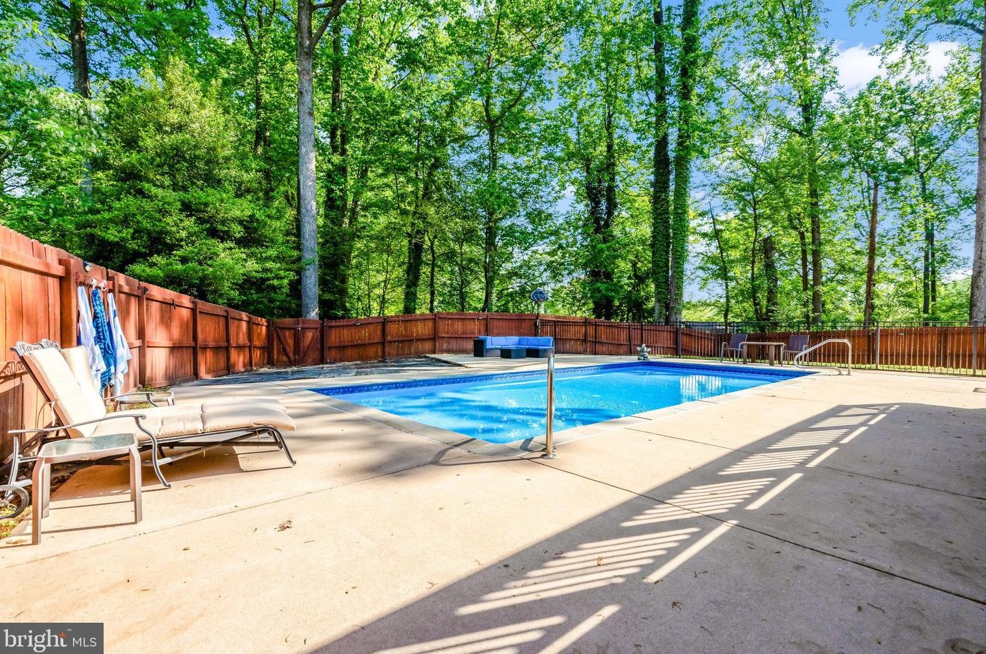 16000 Normandy Ct, Woodbridge VA  22191-4321 exterior