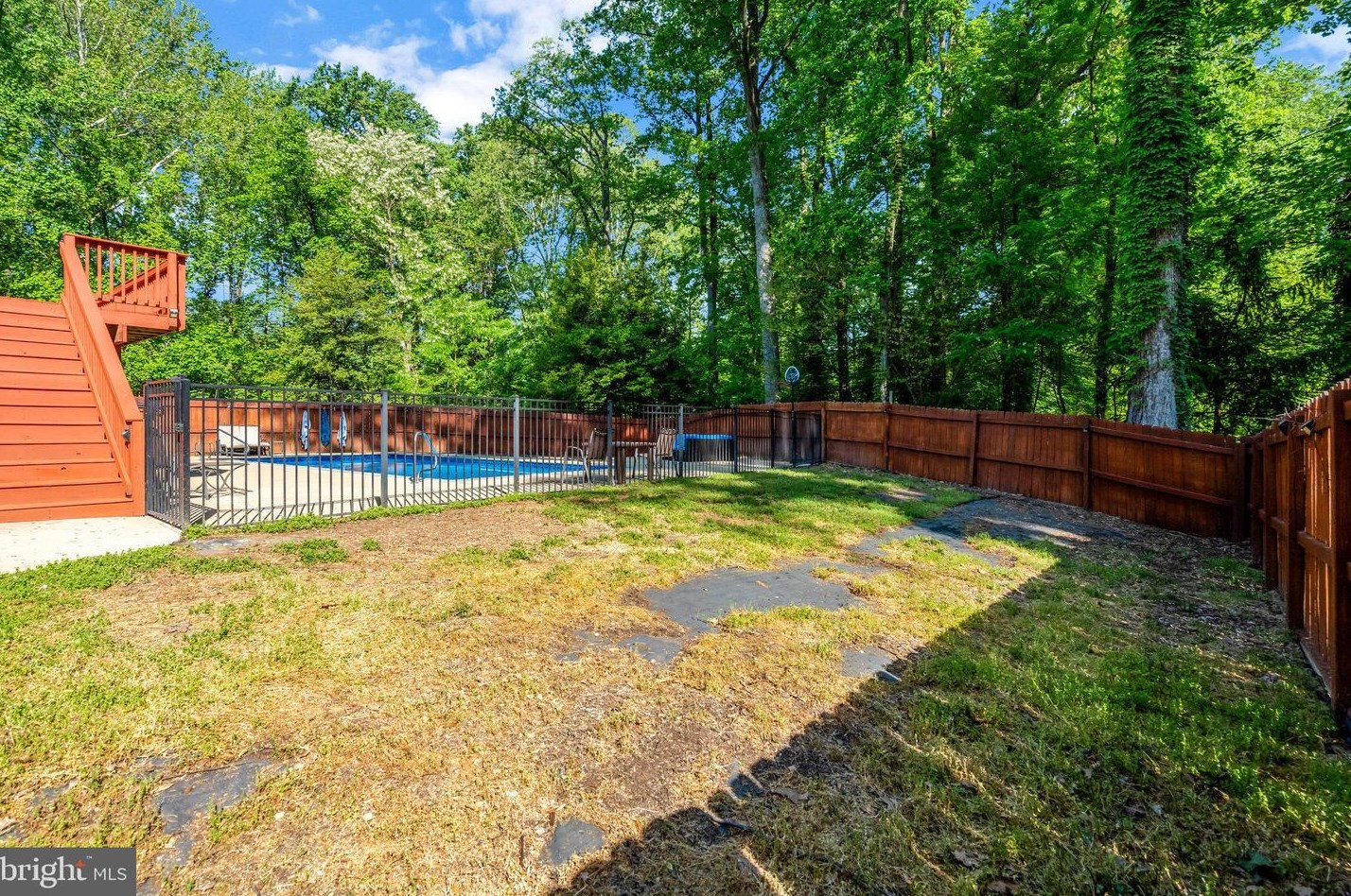 16000 Normandy Ct, Woodbridge VA  22191-4321 exterior