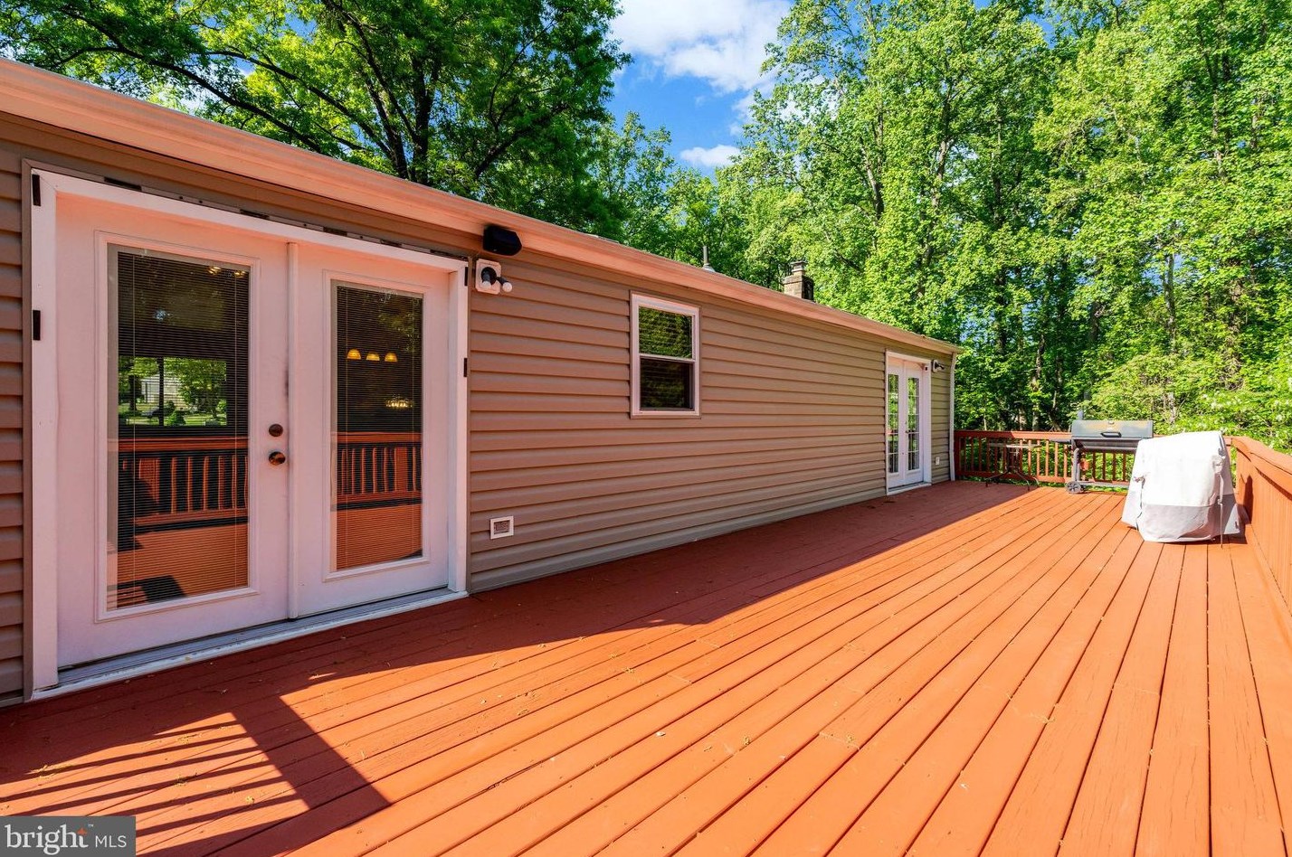 16000 Normandy Ct, Woodbridge VA  22191-4321 exterior