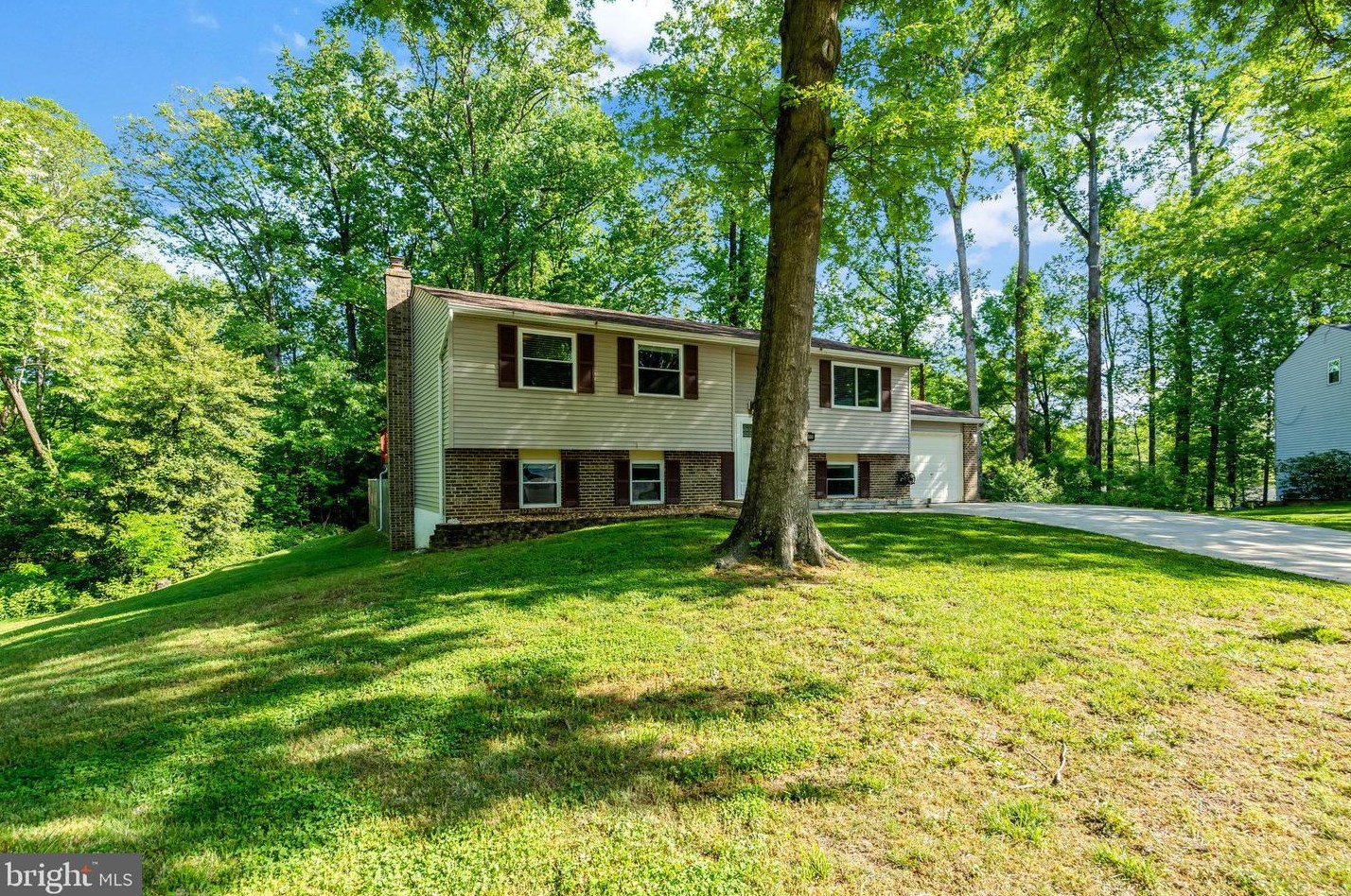 16000 Normandy Ct, Woodbridge VA  22191-4321 exterior