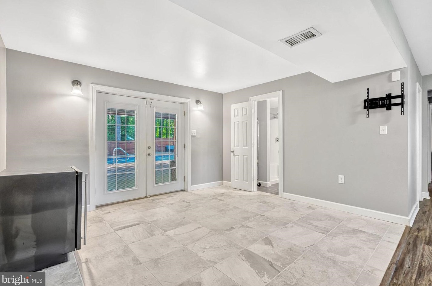 16000 Normandy Ct, Woodbridge VA  22191-4321 exterior