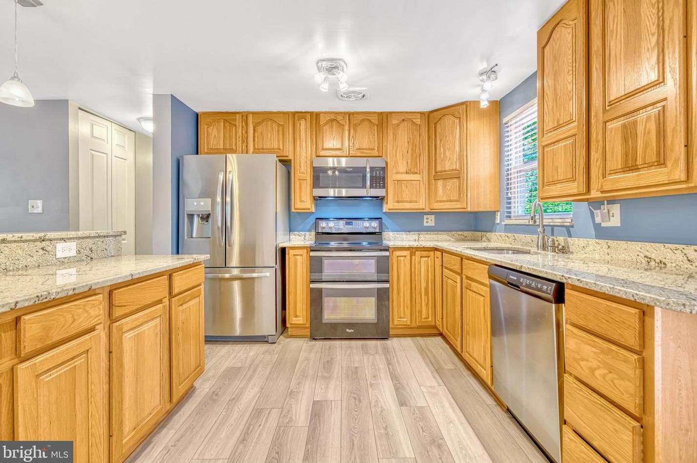 16000 Normandy Ct, Woodbridge VA  22191-4321 exterior