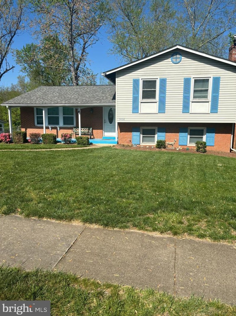 7508 Roxbury Ave, Manassas, VA 20109