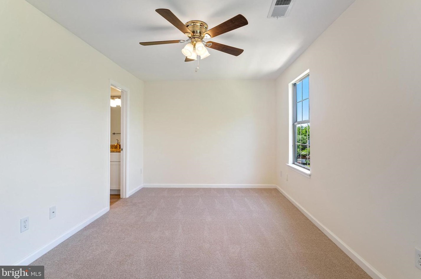 1985 Winslow Ct, Woodbridge VA  22191-4920 exterior