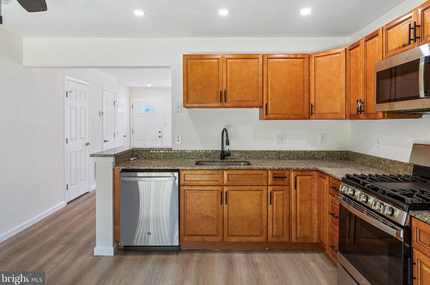 1985 Winslow Ct, Woodbridge VA  22191-4917 exterior