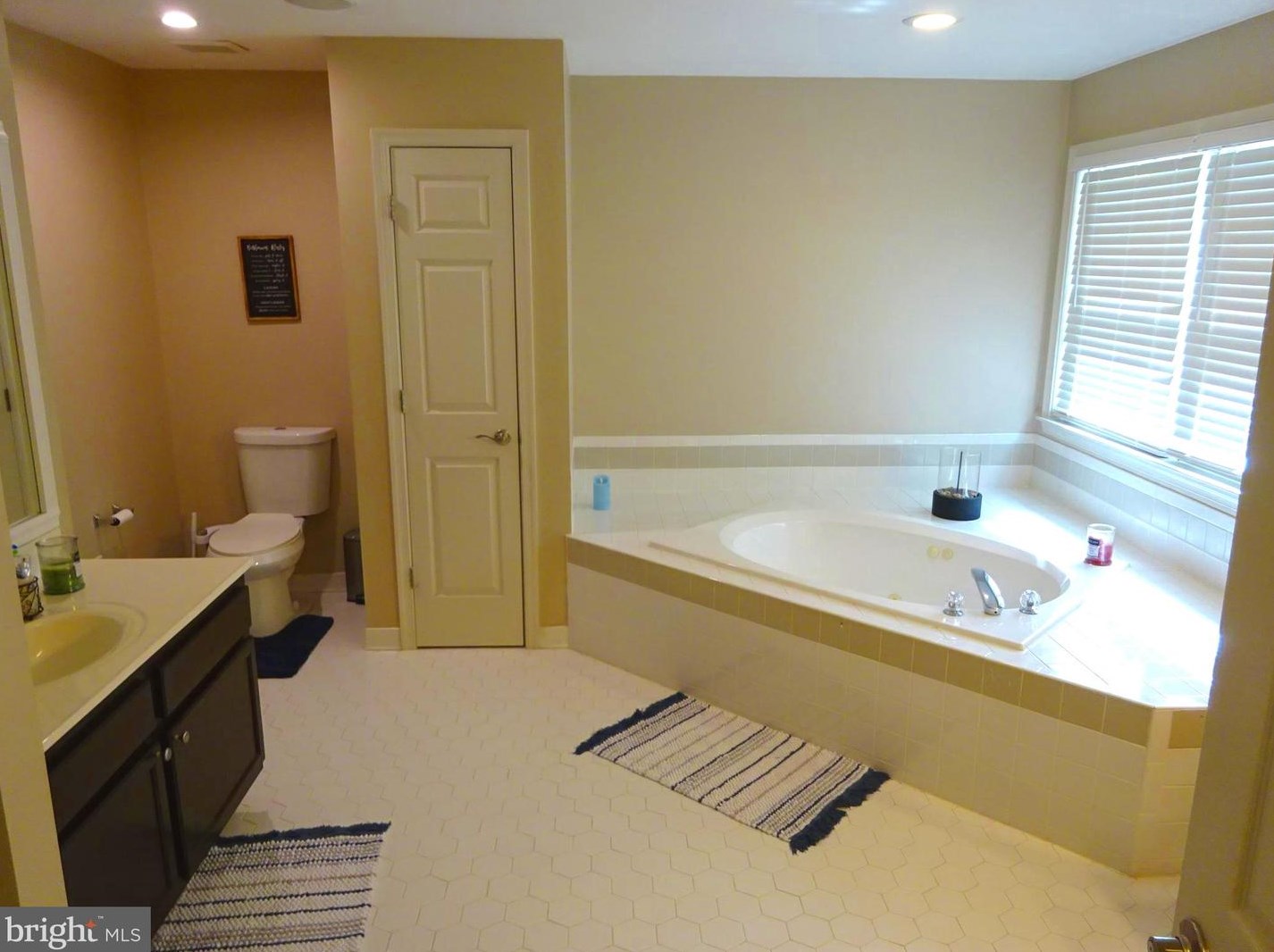 6601 Deep Hollow Ln, Manassas VA 20112-8620 exterior