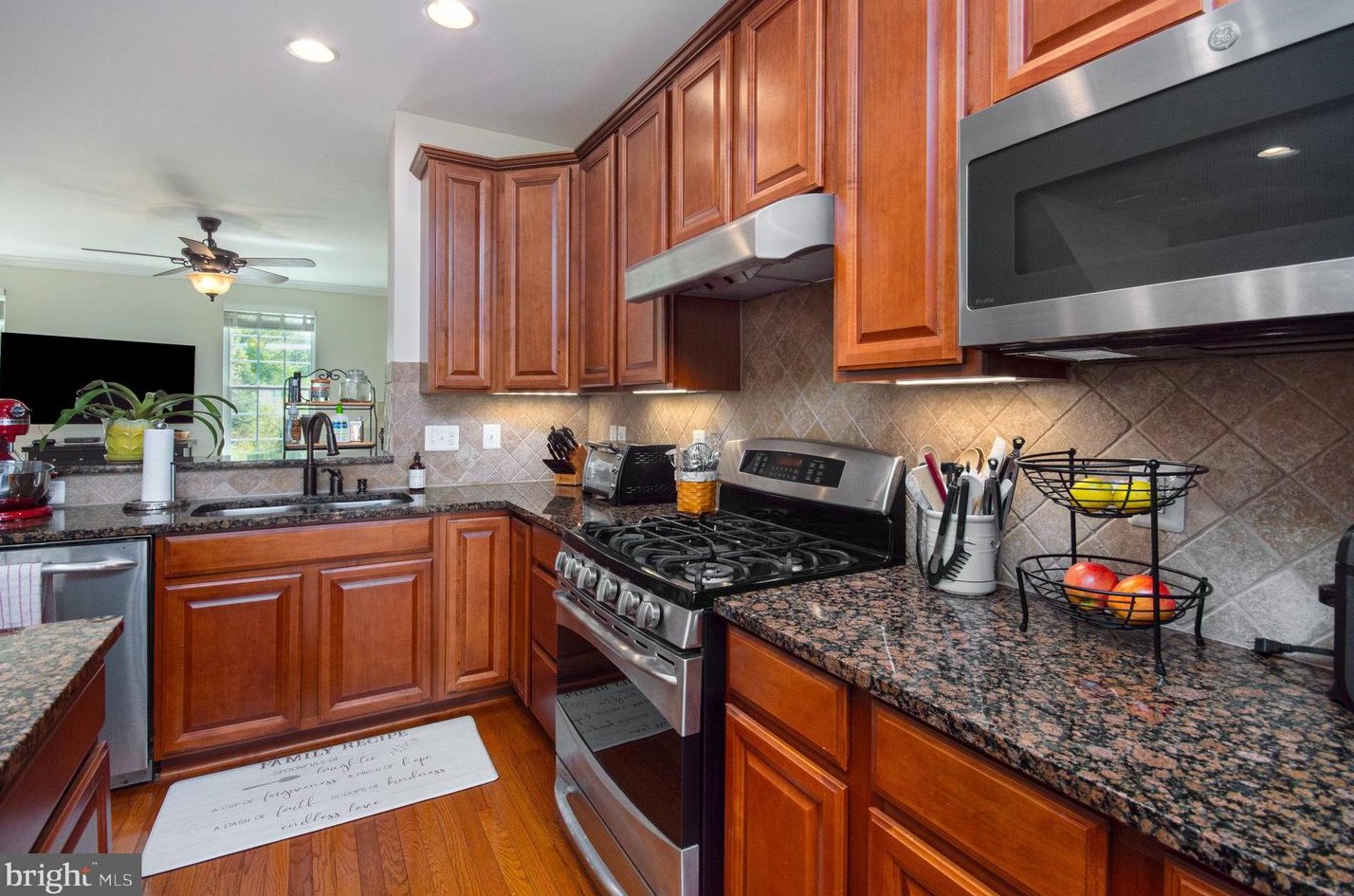 4470 Daisy Reid Ave, Woodbridge VA  22192-7805 exterior